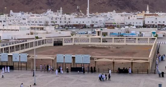 هنا يرقد الصحابة.. من قلب المدينة المنورة جولة في مقبرة شهداء أحد "فيديو"