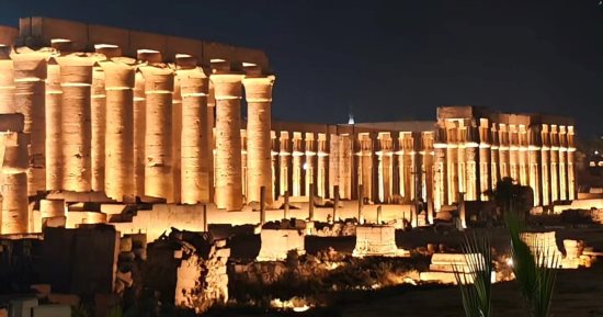 عظمة التاريخ تحت الأضواء.. ليالي معبد الأقصر تبهر السياح من كل العالم