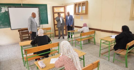 بلغة الإشارة.. طلاب مدرسة الأمل لمحافظ الدقهلية: "بنحبك".. ويرد: "وأنا أحبكم"