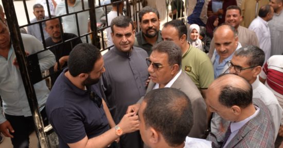 محافظ الدقهلية بالمركز التكنولوجى فى أجا: "مش هسمح بتعطيل أى طلب أو خدمة"