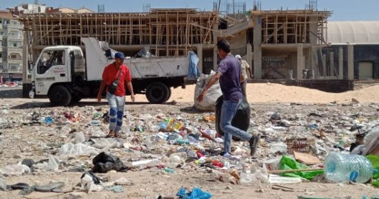 حملات مكثفة لإزالة أماكن نباشى القمامة فى الإسماعيلية