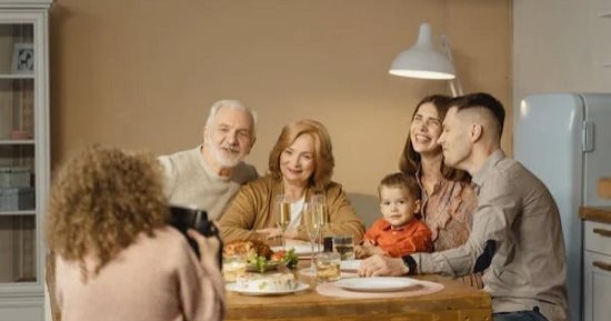 العيد فى البيت أحلى.. أفكار مبتكرة لاحتفال عائلى ملىء بالدفء والبهجة
