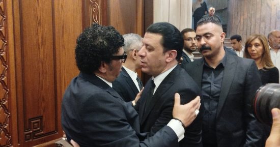 مصطفى كامل وأنوشكا ونادية مصطفى وتامر عبد المنعم فى عزاء والد رئيس الأوبرا