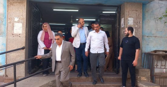 محافظ الدقهلية يوجه بإعلان جداول ومواعيد الأطباء بعيادة التأمين الصحي بجديلة