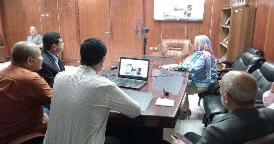 مدير تعليم سوهاج يتابع انتظام امتحانات الإعدادية بغرفة العمليات المركزية