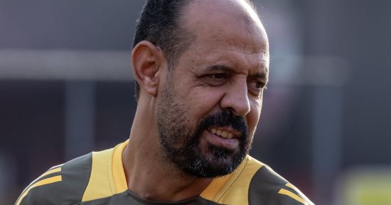 عماد النحاس يعالج أخطاء دفاع الاهلى قبل مواجهة الزمالك