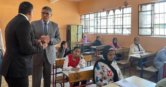 محافظ الجيزة يتفقد لجان امتحانات الشهادة الإعدادية فى الهرم.. صور