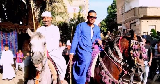 "فخر وعراقة وأصالة التراث الصعيدى".. المرماح أشهر الفنون الشعبية فى قنا.. "أبو الحمد" عميد خيالة يتحدث عن قواعد المشاركة.. تعلم ركوب الخيل منذ 40 عاما.. ويؤكد: اهتم به مثل أبنائي والخيل يعبر عن شخصية الفارس