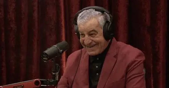 زاهي حواس يكشف أسرار بودكاست "جو روجان": لماذا لم يقرأ كتابي؟