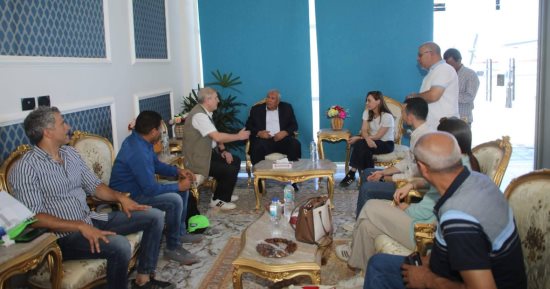 محافظ الوادى الجديد يلتقى وفد "إيكاردا" الأسبانى لتعزيز التعاون المشترك