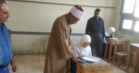 طلاب القسم العلمي يواصلون أداء امتحانات الشهادة الثانوية الأزهرية بسوهاج
