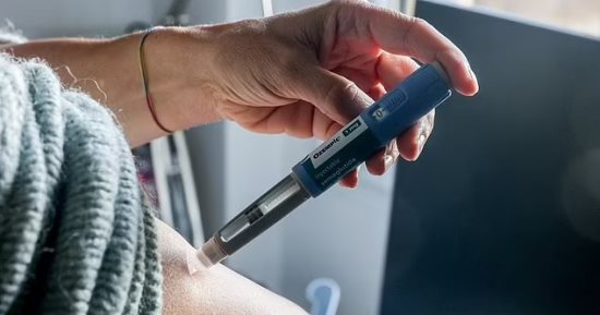 بينها تغير شكل الأذن.. خبراء يربطون حقن إنقاص الوزن بمشكلات تجميلية
