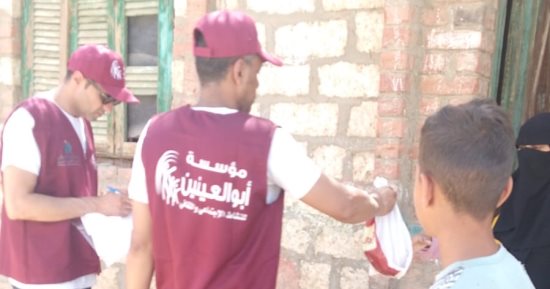 مؤسسة أبو العينين عضو التحالف الوطنى تواصل توزيع اللحوم ببنى سويف بمناسبة عيد الاضحى
