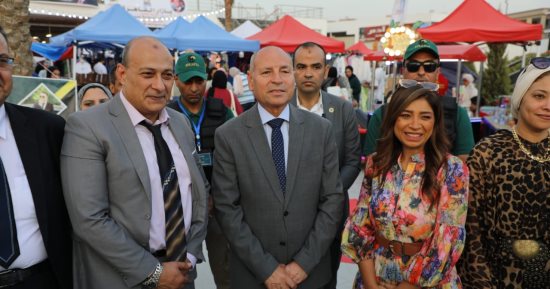 بتخفيضات كبيرة.. محافظ القاهرة يفتتح معرض "أهلاً بالعيد" للسلع والملابس