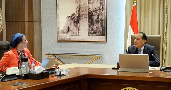استعدادا لتسلم مهام منصبها الأممي.. رئيس الوزراء يستعرض مع وزيرة البيئة حصاد عمل الوزارة