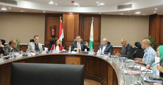 محافظ الجيزة يبحث عدد من الشكاوى فى أحياء الدقى والوراق وبولاق