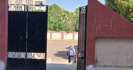 طلاب الشهادة الإعدادية بقنا يؤدون امتحاني الهندسة والتربية الفنية.. مباشر