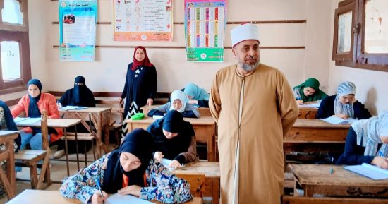 رئيس المنطقة الأزهرية بالشرقية يتفقد لجان امتحان الفقه لطلاب العلمى