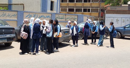 طلاب الشهادة الإعدادية بأسوان يشكون صعوبة امتحان مادة العلوم.. فيديو