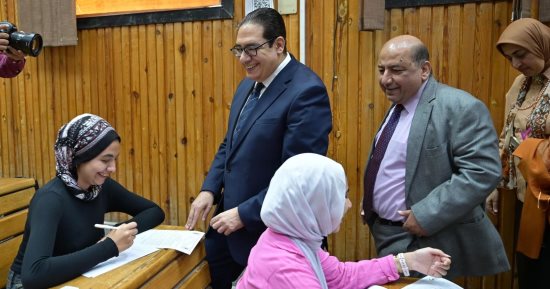 رئيس جامعة القاهرة يواصل جولاته الميدانية لتفقد سير أعمال الامتحانات