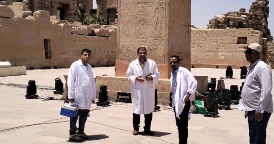 مصر خالية من السعار 2030..  فرق بيطرية تحصن الكلاب داخل معابد الكرنك.. صور