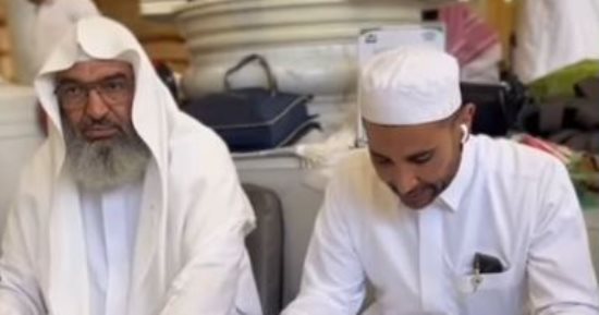 حلا شيحة وحنان ترك تدعمان أحمد سعد أثناء تعلم القرآن بالحرم النبوى