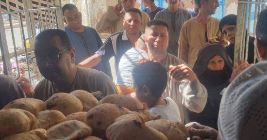 تحرير 58 محضرا ومخالفة تموينية فى حملات على مخابز وأسواق الأقصر فى العيد