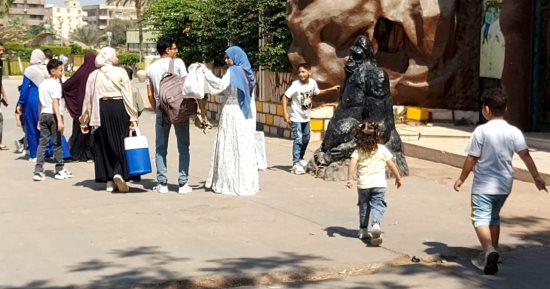 خروجة العيد.. المصريون يحتفلون بثانى أيام عيد الأضحى فى الحديقة الدولية