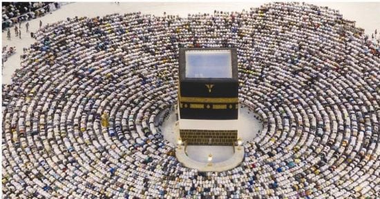 هل ارتداء الكمامة أثناء الإحرام يبطل الفريضة؟.. أمين الفتوى يجيب