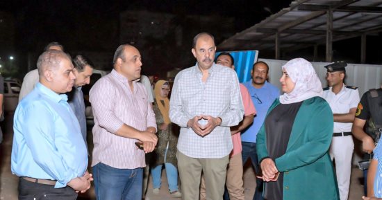 محافظ سوهاج يتابع تنفيذ كوبرى المشاة بمنطقة الثلاث كبارى ويتفقد مشروعات التطوير