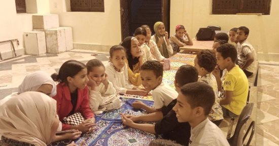 محاضرات وورش حكى وفنون لدعم الأطفال ضمن الأنشطة الصيفية بالأقصر.. صور