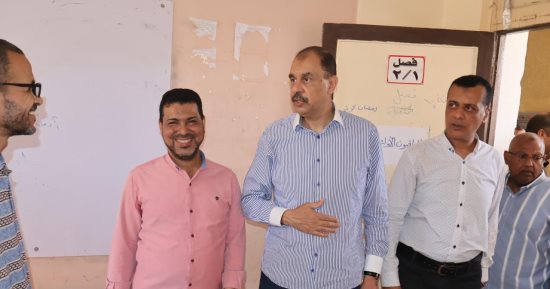 محافظ سوهاج يتفقد تجهيزات لجان امتحانات الثانوية العامة واستراحات الملاحظين