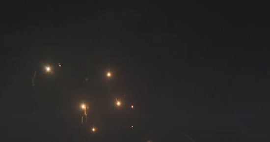 شاهد.. لحظة سقوط أحد الصواريخ فى تل أبيب وفشل القبة الحديدية في إسقاطه.. فيديو وصور 
