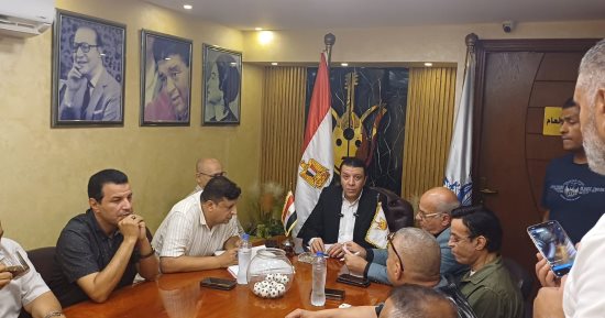 نقابة الموسيقيين على صفيح ساخن.. النقيب مصطفى كامل: لا أحب أن أكون لعبة فى يد عصابة كل أهدافها الهدم.. وحلمى عبد الباقى: فوجئت بتسجيل صوتى يحتوى على إهانات وكلمات صعبة عنى ولن أسكت عن حقى