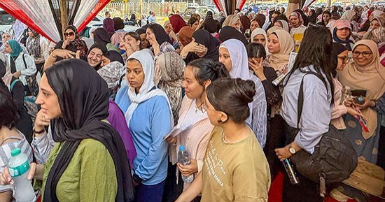 انطلاق امتحانات الثانوية العامة بالدين والتربية الوطنية.. تفتيش الطلاب بحزم قبل دخولهم اللجان لمنع حيازة التليفون المحمول.. وزير التعليم يشدد على ضرورة توفير الهدوء للطلاب أثناء سير العملية الامتحانية.. صور