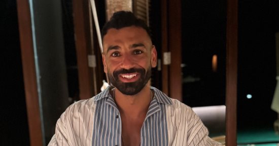محمد صلاح يحتفل بعيد ميلاده الـ33 بـ"ميني تورتة" 