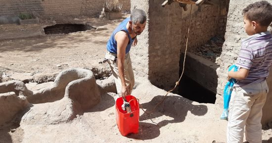 "بئر البركة".. رحلة البحث عن الشفاء فى قلب مقابر أخميم.. موروث شعبى ينتصر على الحداثة فى الصعيد.. الأهالى يتبركون بـ"شجرة النبق وبئر القرمان" داخل المقابر لطلب الشفاء والذرية.. ويؤمنون بالكرامات وفك السحر.. صور