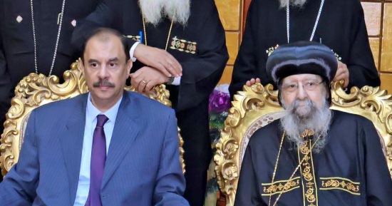 محافظ سوهاج يهنئ الأنبا "ويصا" بمناسبة اليوبيل الذهبي لسيامته أسقفًا