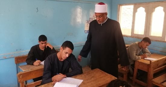 خرجوا من نص الوقت.. النحو يرسم البهجة على وجوه طلاب الثانوية الأزهرية "فيديو"