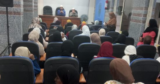 مدن سوهاج الجامعية تنظم ندوة توعوية للطالبات بعنوان "أسرة مستقرة = مجتمع آمنط