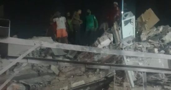 تليفزيون اليوم السابع يرصد عمليات إنقاذ ضحايا عقار السيدة زينب المنهار (فيديو)