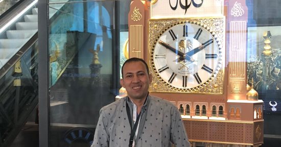 اليوم السابع داخل ساعة مكة على ارتفاع 600 متر فوق الأرض.. تجربة داخل عملاق الزمن فى أرقى أبراج العالم.. من فوقها ترى الكعبة وحولها جبال مكة.. مساحتها 40 مترا وينطلق منها الآذان وشعاع قوى فى العيد