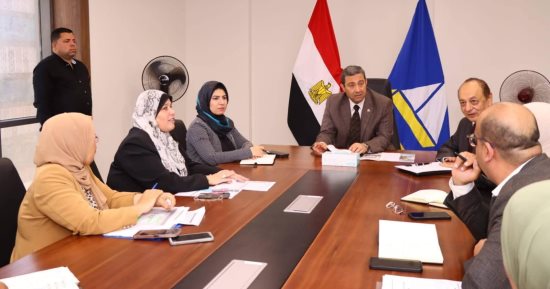 محافظ دمياط يناقش ملف منظومة التأمين الصحى الشامل تمهيدا لانطلاقها