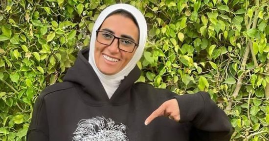 وفاة والدة سارة وفيق مخرجة فيلم ريستارت