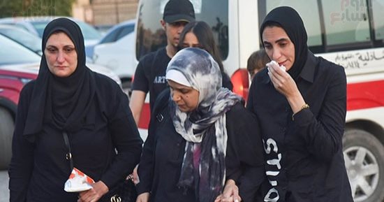 تشييع جنازة والدة المخرجة سارة وفيق بحضور إيمان العاصي