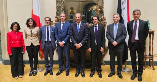 وزير الاتصالات يبحث فى إيطاليا جذب استثمارات فى التعهيد والتكنولوجيا