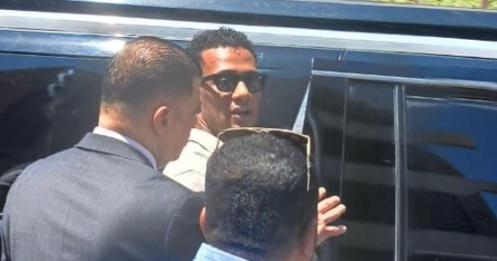 محمد رمضان يغادر المحكمة بعد إنهاء التصالح فى واقعة تعدى نجله على طفل.. صور