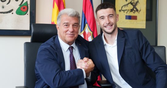 خوان جارسيا يوقع عقود انتقاله إلى برشلونة رسميًا