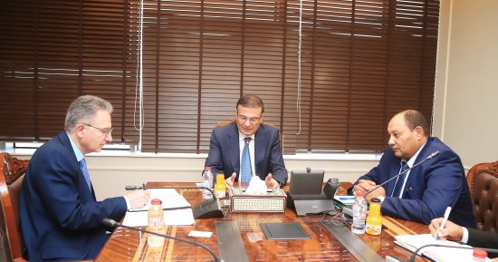 وزير الزراعة يبحث تعزيز التعاون مع البنك الدولي لدعم التنمية الزراعية 