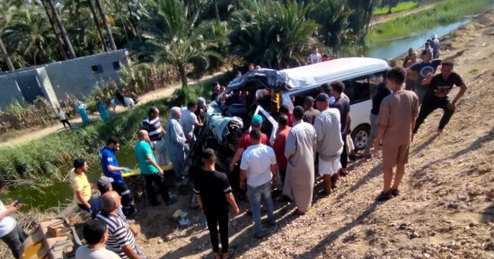 مصرع 3 أشخاص وإصابة 8 آخرين فى حادث تصادم ميكروباص وجرار بكفر الشيخ.. صور